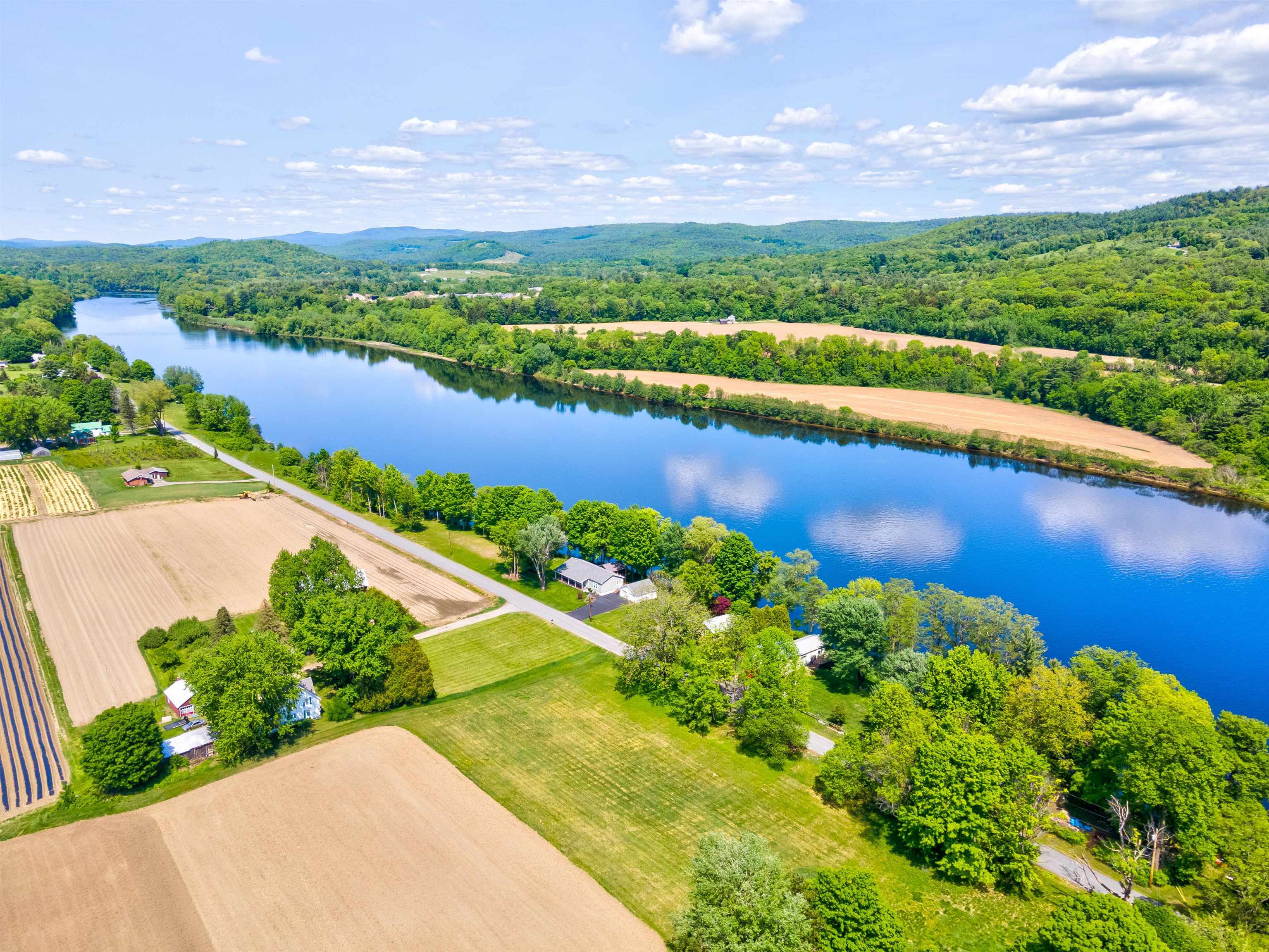 513 Old Connecticut River Road Springfield, VT 05156 - Photo 4 of 37
