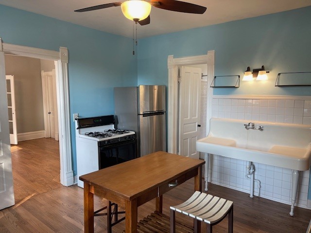 122 Elgin Avenue, Unit 2 Forest Park, IL 60130 - Photo 8 of 10 a kitchen with a appliances a refrigerator and a stove