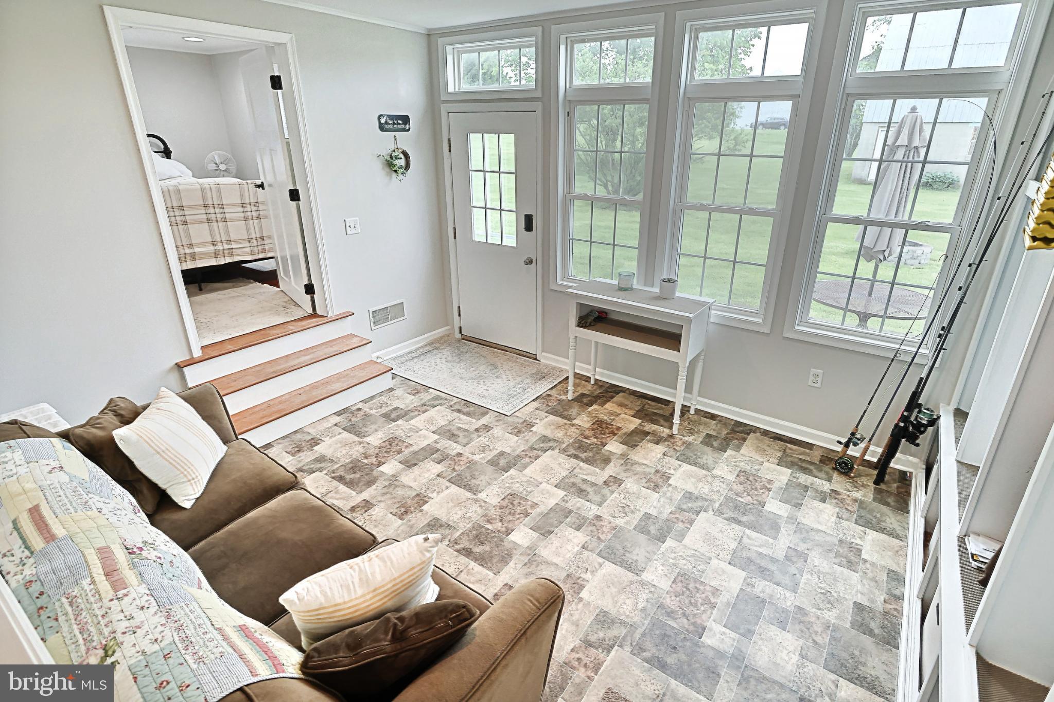 6927 York Road Abbottstown, PA 17301 - Photo 25 of 41 a living room with a large window