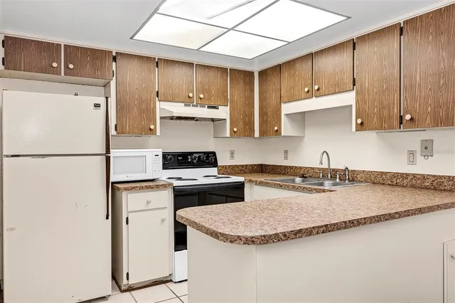 $179,000 | 168 Windtree Lane, Unit 203, Winter Garden, FL 34787