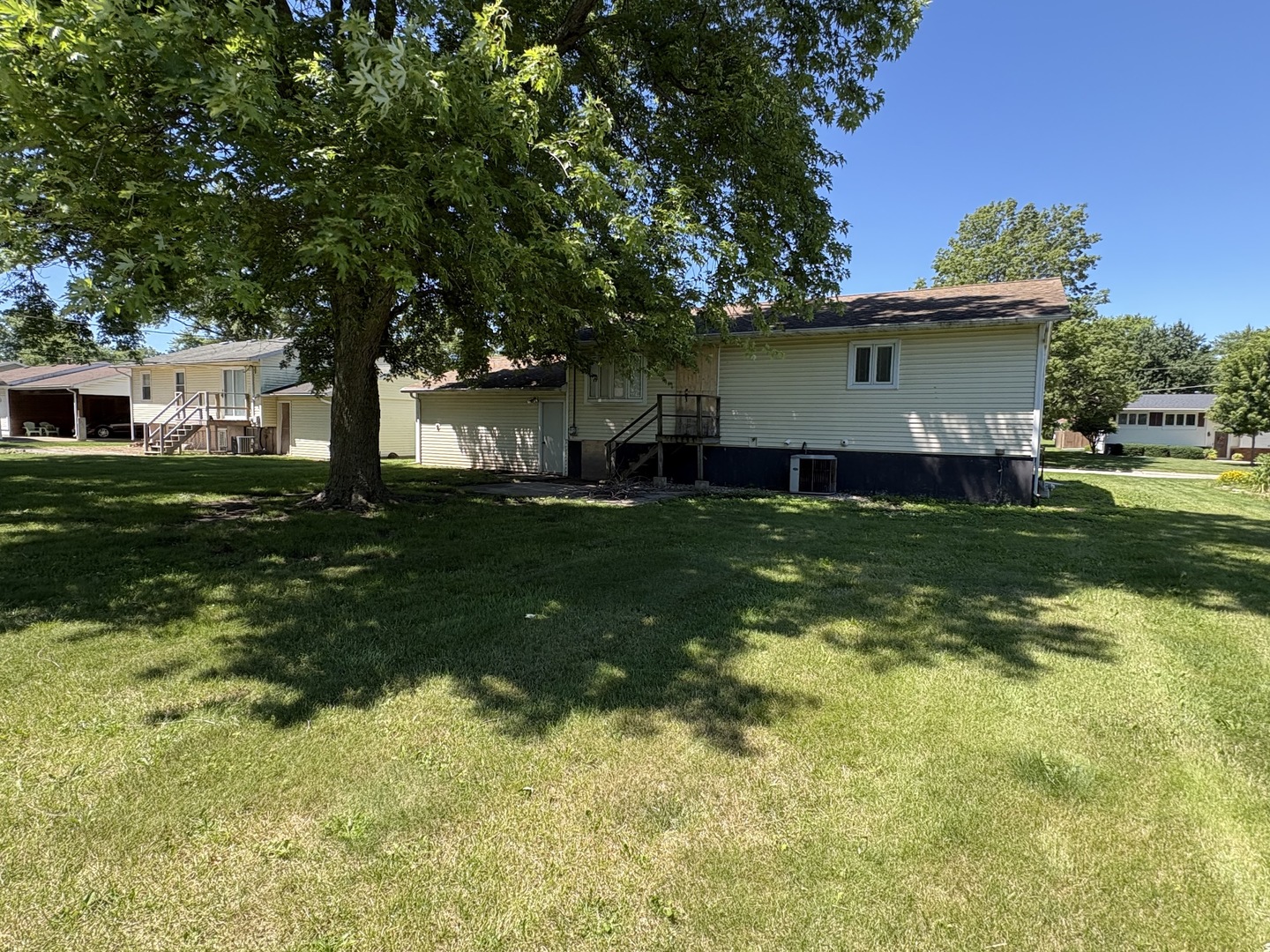1707 Wright Street Streator, IL 61364 - Photo 2 of 9 a view of a house with a yard