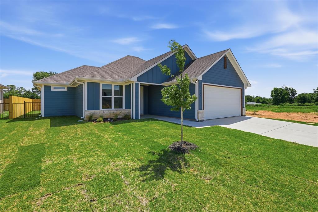 809 Lavender Court Tolar, TX 76476 - Photo 4 of 40