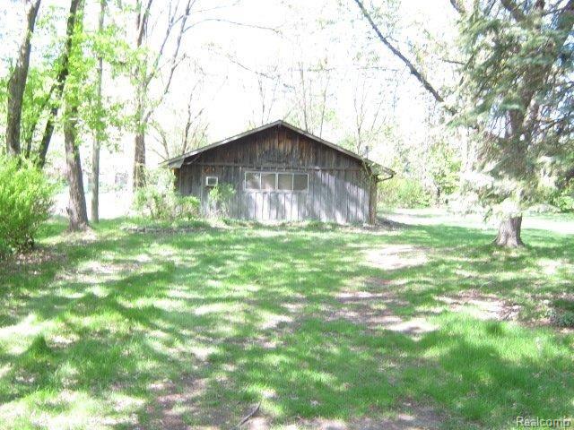 1831 Mackwood Road Rochester, MI 48307 - Photo 17 of 17 BACK & ADDITIONAL STRUCTURE