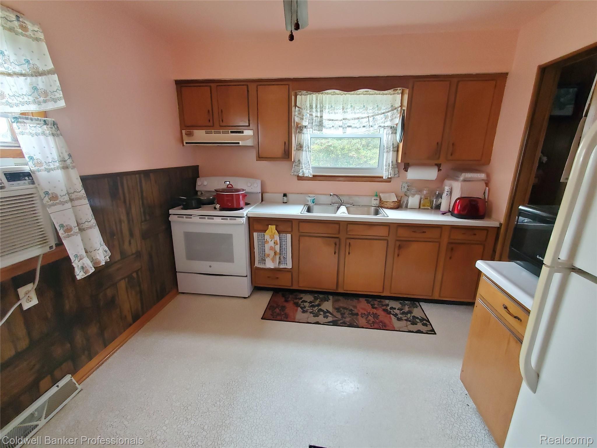 44 North Elba Road Lapeer, MI 48446 - Photo 2 of 11 20211104_113618 (1).jpg