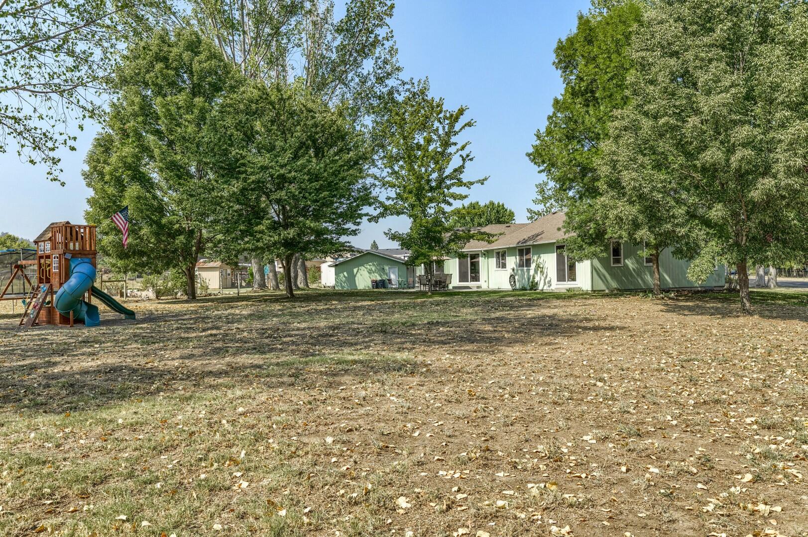 3039 Freeland Road Central Point, OR 97502 - Photo 50 of 53 XX
