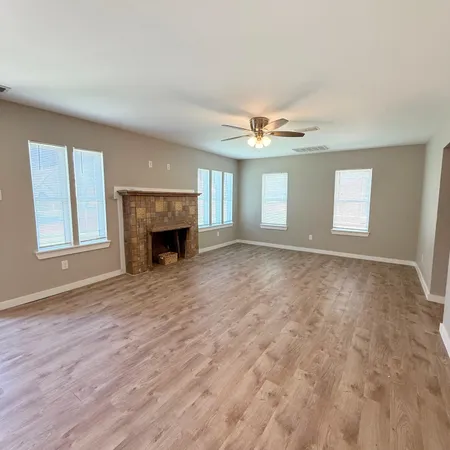 $3,200 | 2222 16th Street, Lubbock, TX 79401
