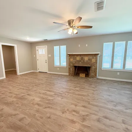 $3,200 | 2222 16th Street, Lubbock, TX 79401