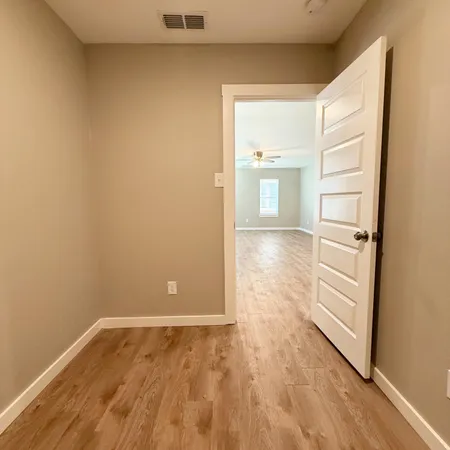 $3,200 | 2222 16th Street, Lubbock, TX 79401