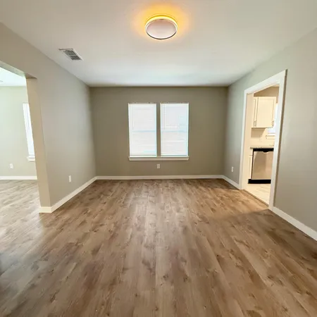 $3,200 | 2222 16th Street, Lubbock, TX 79401