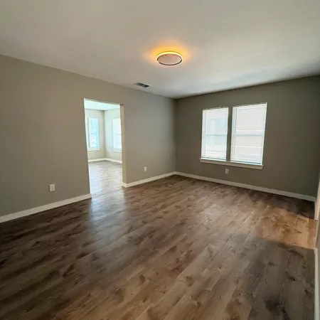 $3,200 | 2222 16th Street, Lubbock, TX 79401