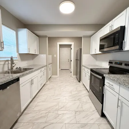 $3,200 | 2222 16th Street, Lubbock, TX 79401