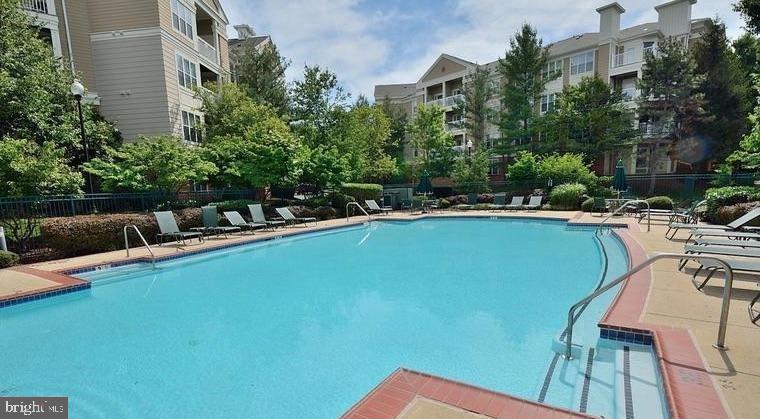 12919 Alton Square, Unit 106 Herndon, VA 20170 - Photo 34 of 44 Out Door Pool
