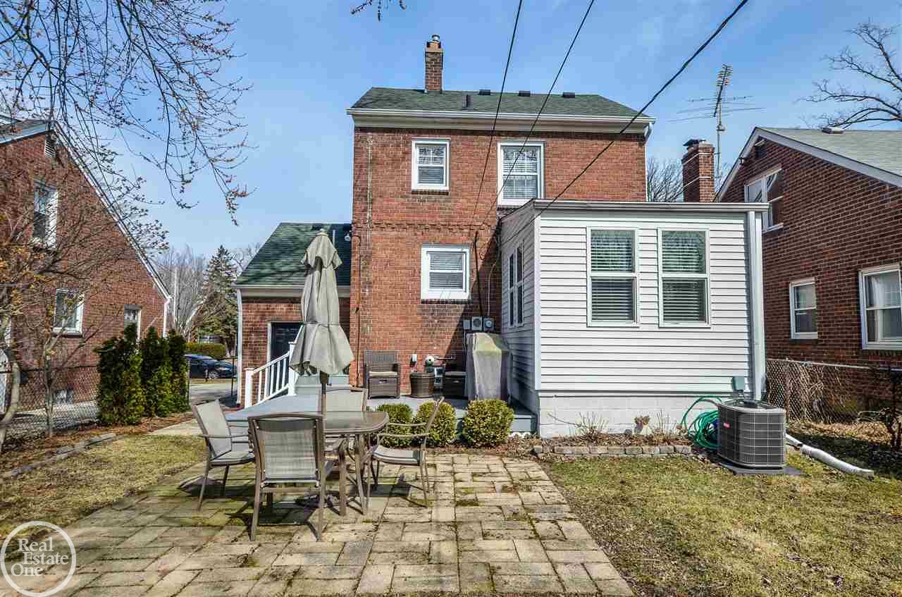 1753 Hampton Road Grosse Pointe Woods, MI 48236 - Photo 27 of 29