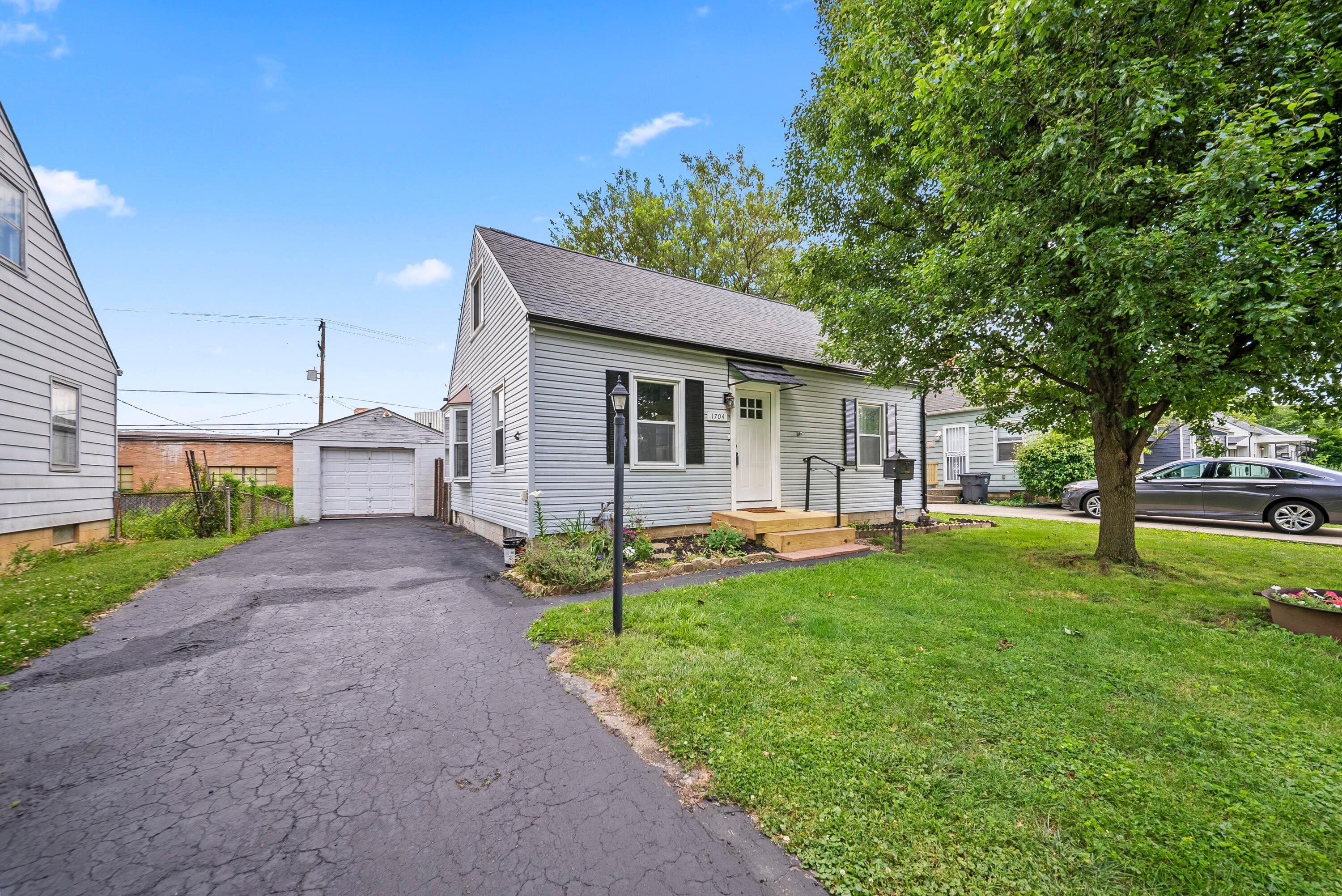 1704 Rhoda Avenue Columbus, OH 43212 - Photo 3 of 51