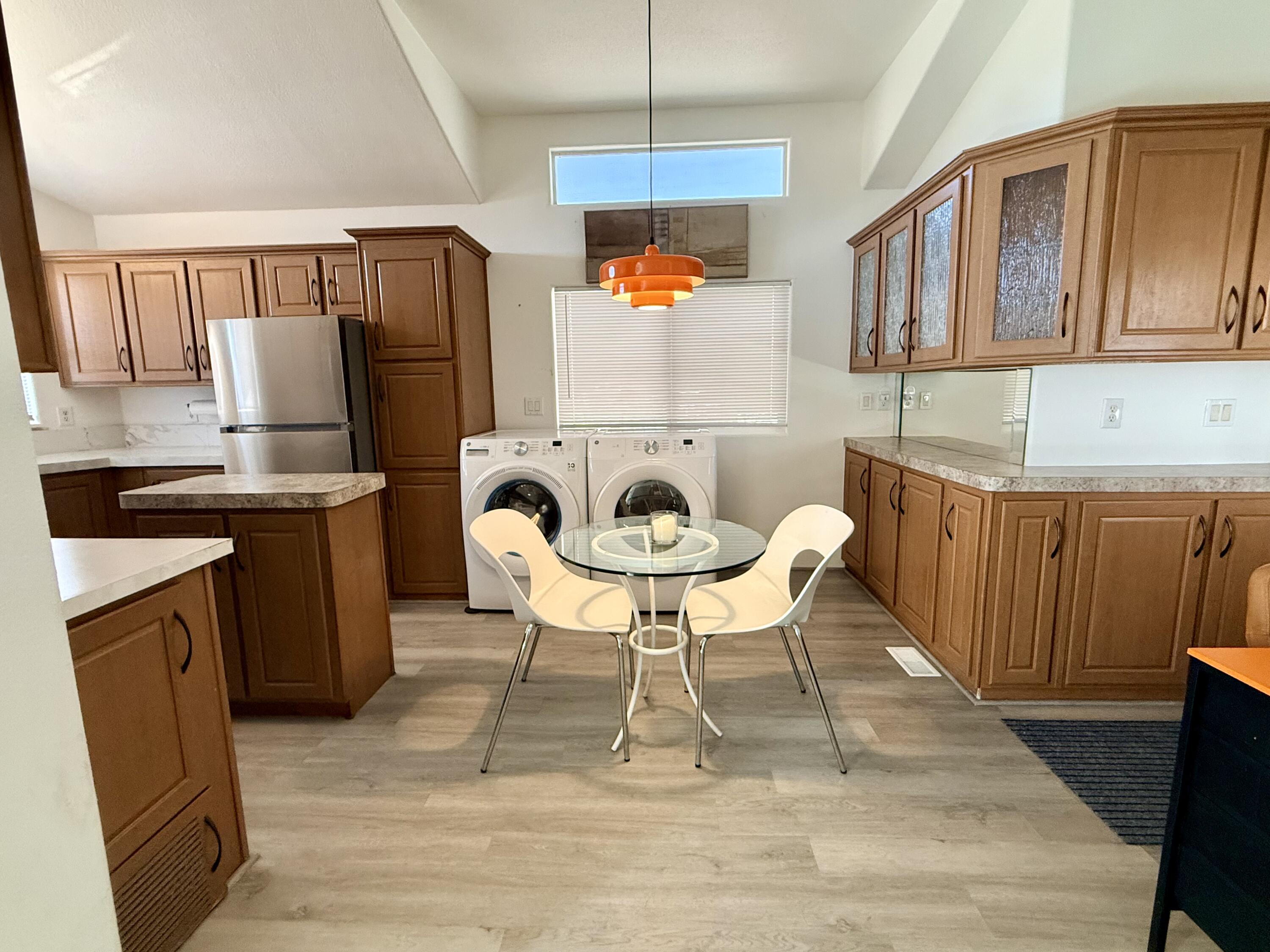 70200 Dillon Road, Unit 446 Desert Hot Springs, CA 92241 - Photo 6 of 21 Kitchen/Dining Area