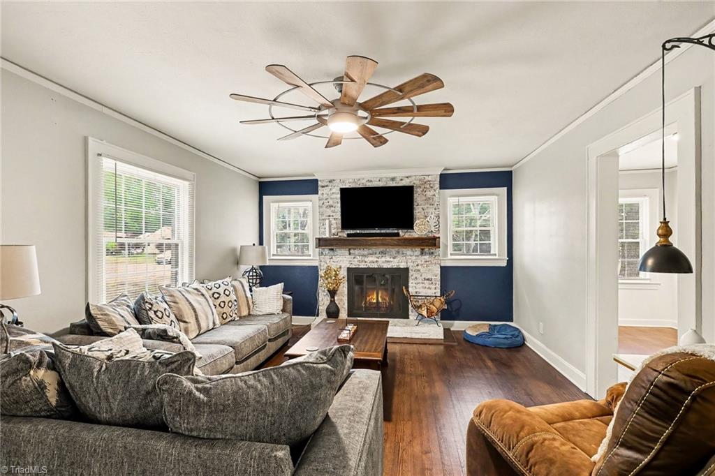 2201 Edgewood Drive High Point, NC 27262 - Photo 3 of 28