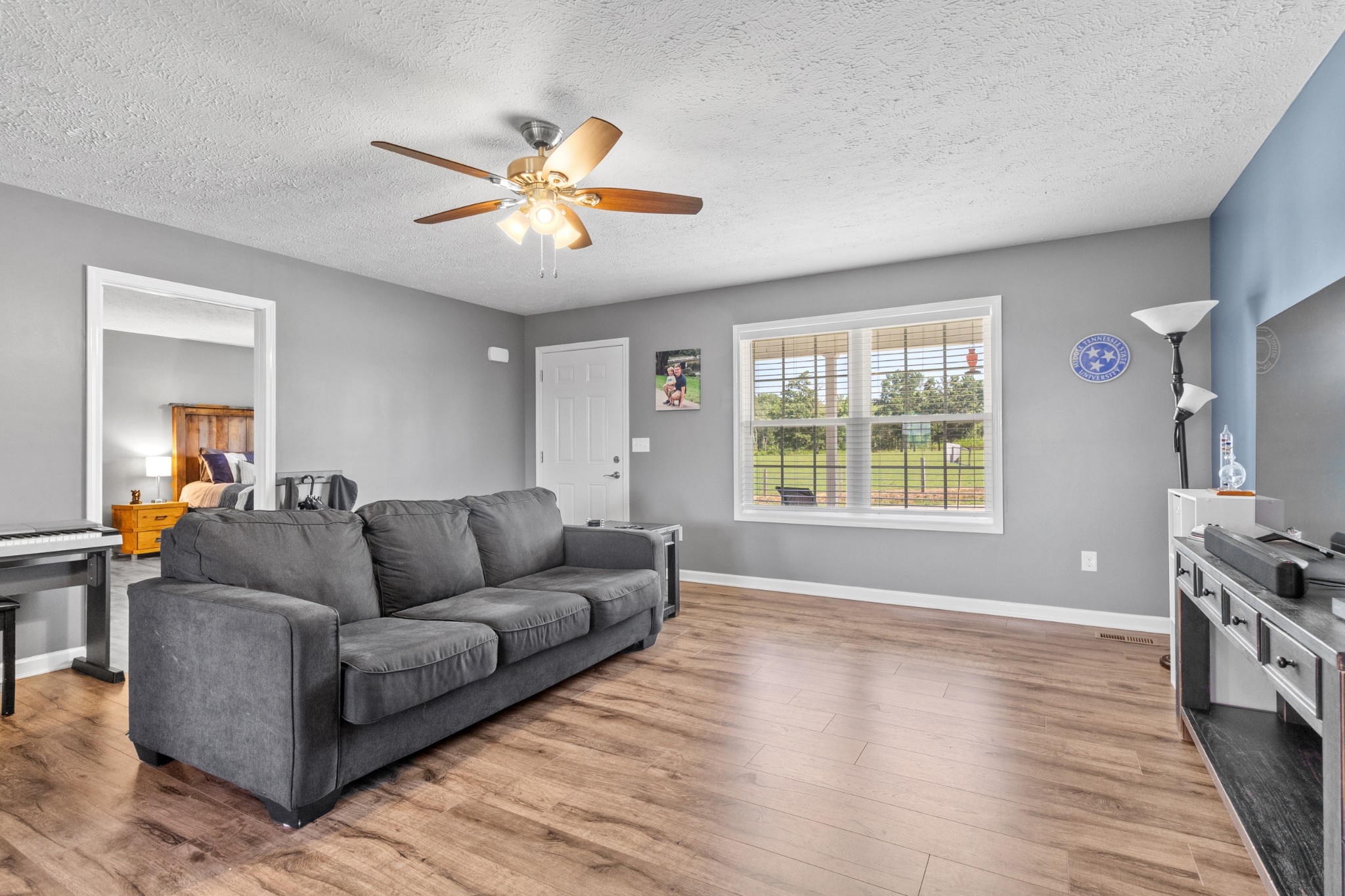 3874 Asbury Road Manchester, TN 37355 - Photo 4 of 25 a living room with furniture and a window