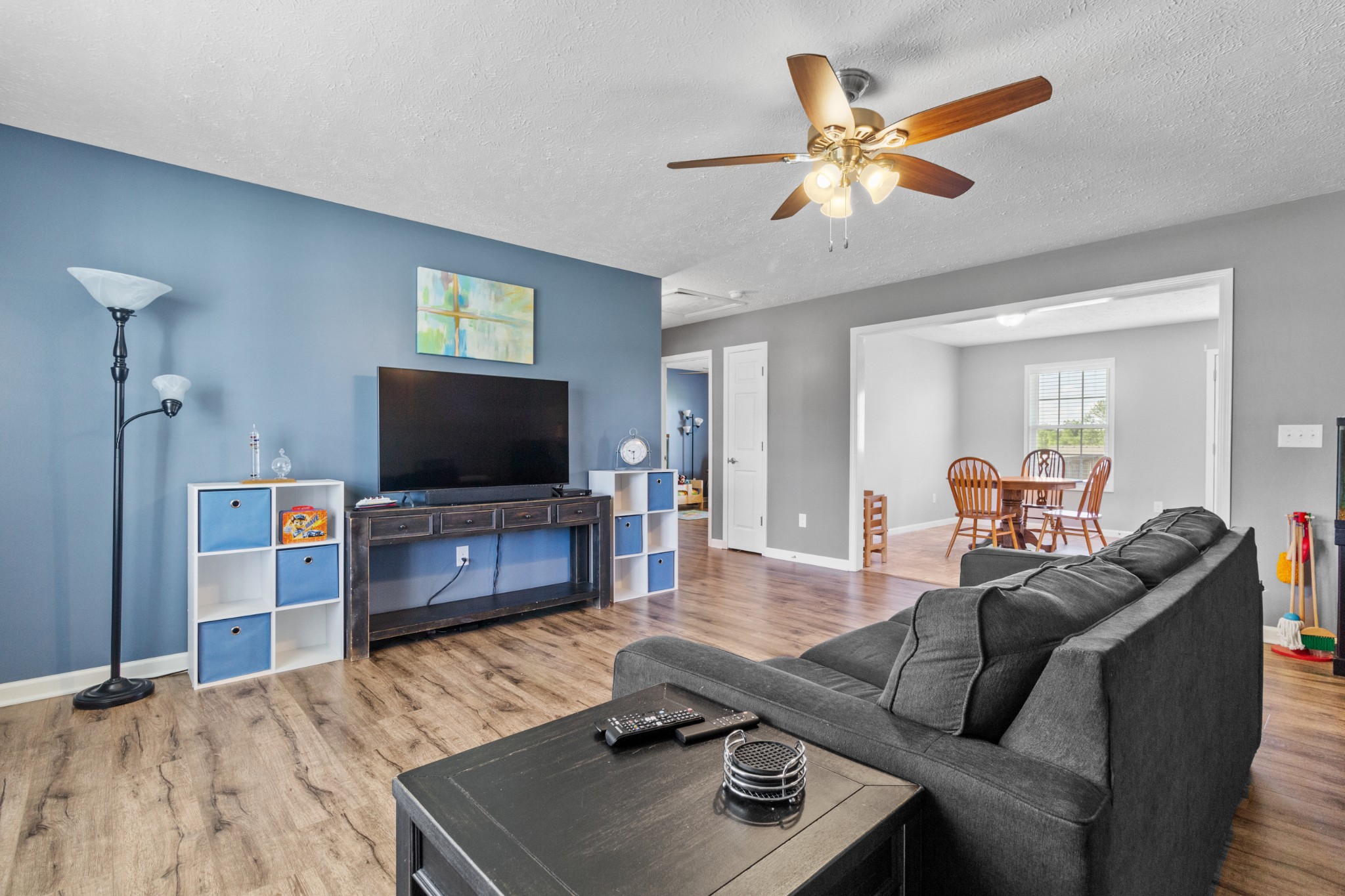 3874 Asbury Road Manchester, TN 37355 - Photo 5 of 25 a living room with furniture and a flat screen tv