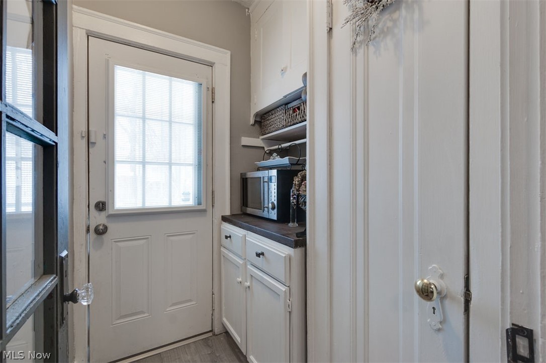 1139 Oxford Road Cleveland, OH 44121 - Photo 15 of 25 Gallery Image 15