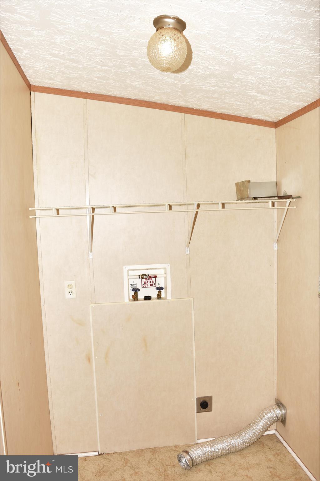 2332 Fulton Road Hedgesville, WV 25427 - Photo 21 of 36 Washer/dryer hookup off the kitchen.