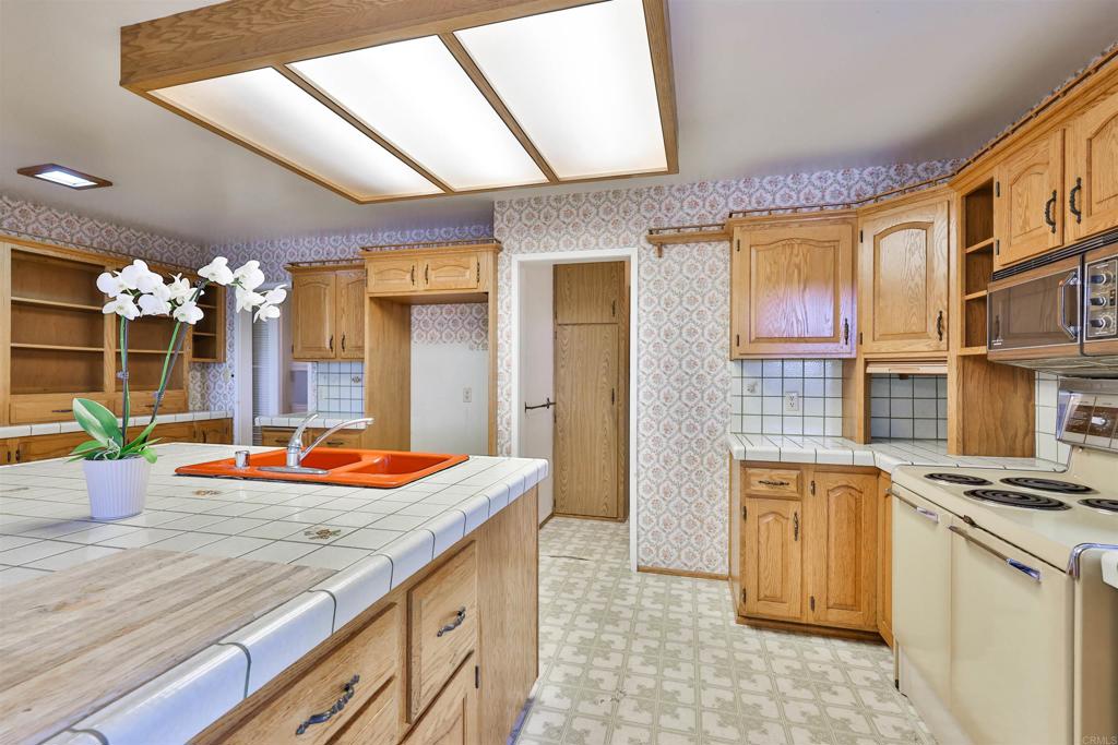 5930 Waverly Avenue La Jolla, CA 92037 - Photo 24 of 61 a kitchen with stainless steel appliances granite countertop a sink and cabinets