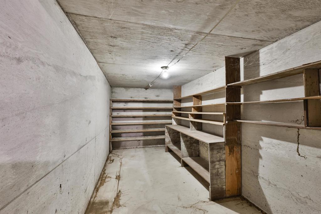 5930 Waverly Avenue La Jolla, CA 92037 - Photo 47 of 61 a view of walk in closet