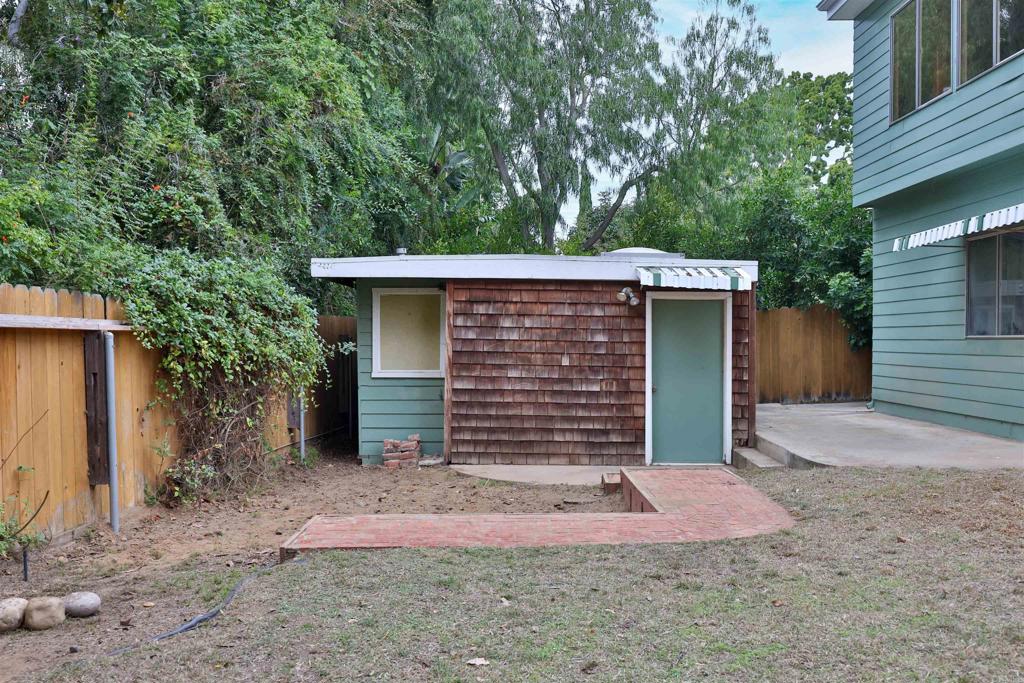 5930 Waverly Avenue La Jolla, CA 92037 - Photo 60 of 61 a front view of a house with garden