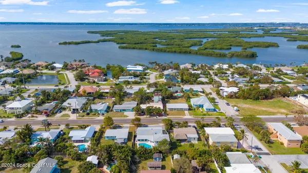 $1,045,000 | 921 South Orlando Avenue, Cocoa Beach, FL 32931