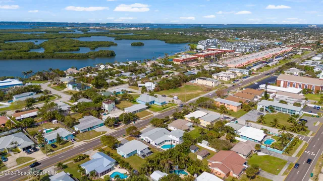 $1,095,000 | 921 South Orlando Avenue, Cocoa Beach, FL 32931