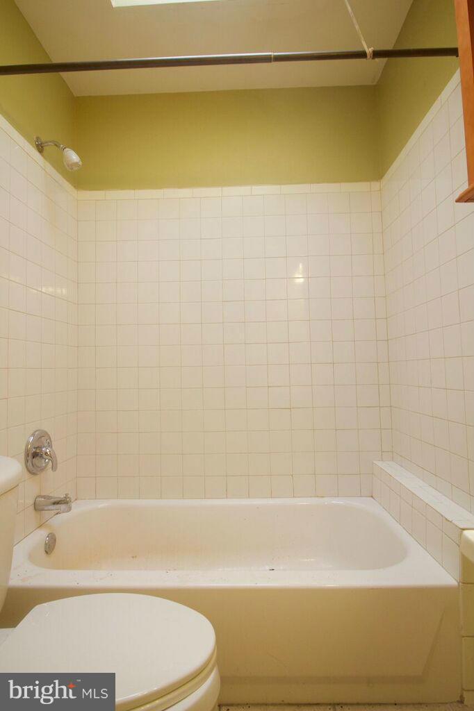 611 Cheraton Road Baltimore, MD 21225 - Photo 11 of 21 Bath