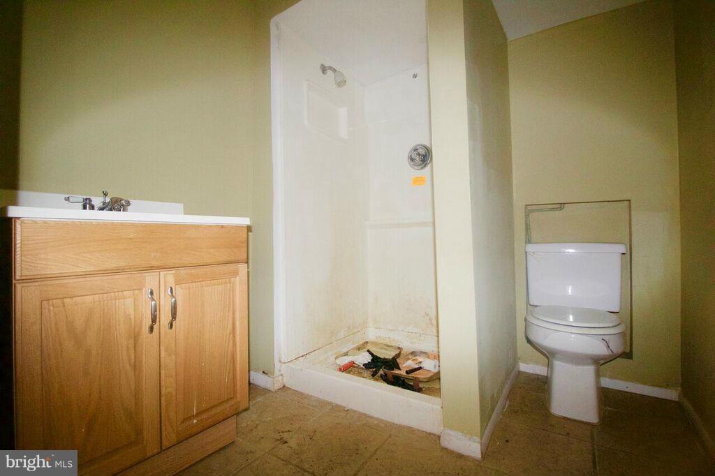 611 Cheraton Road Baltimore, MD 21225 - Photo 17 of 21 Bath