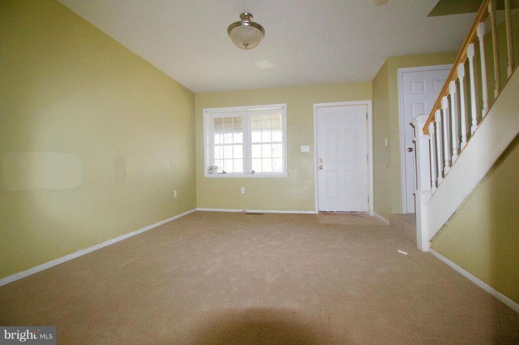 611 Cheraton Road Baltimore, MD 21225 - Photo 3 of 21 Living Room