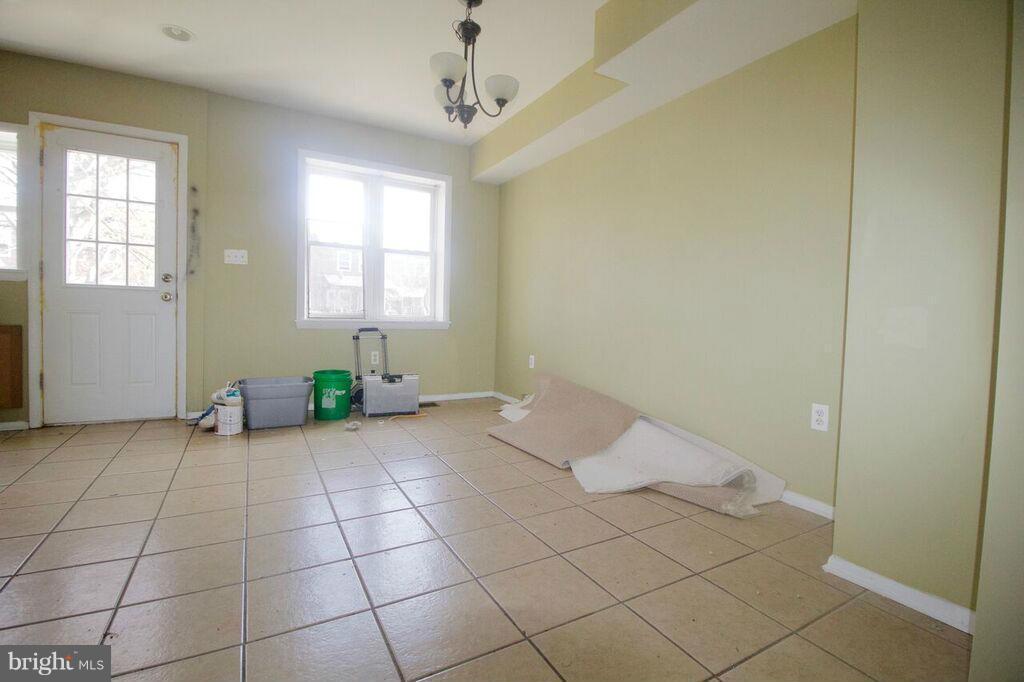 611 Cheraton Road Baltimore, MD 21225 - Photo 4 of 21 Dining Room