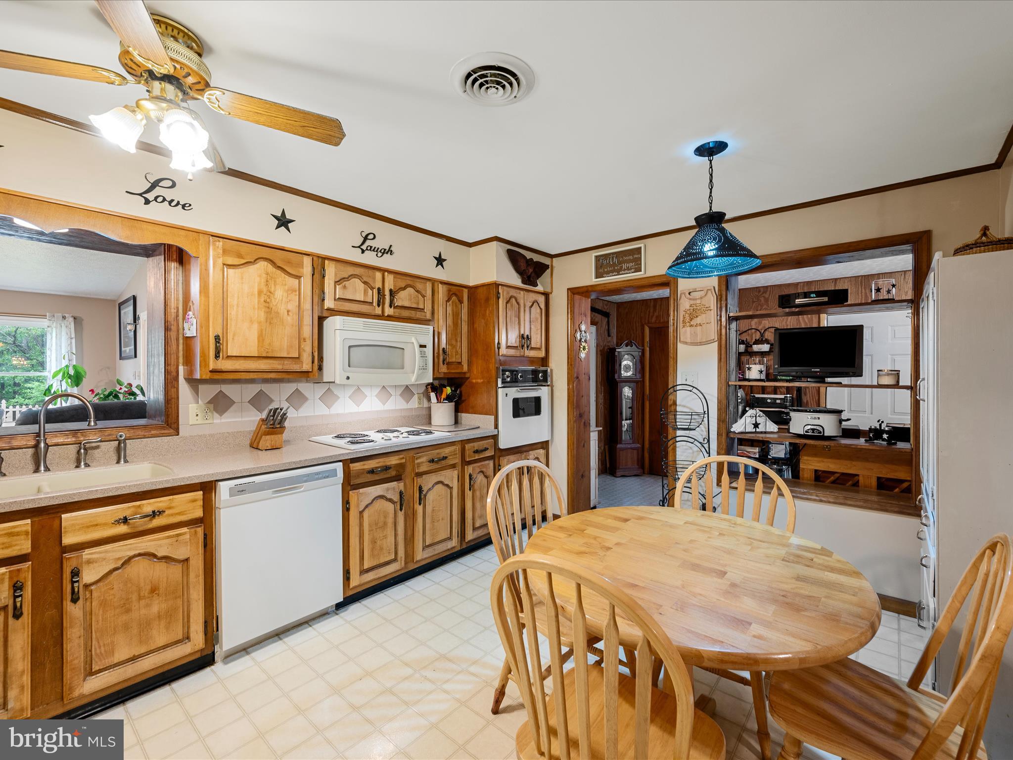 281 Light Road Winchester, VA 22603 - Photo 22 of 54 Eat-in Kitchen