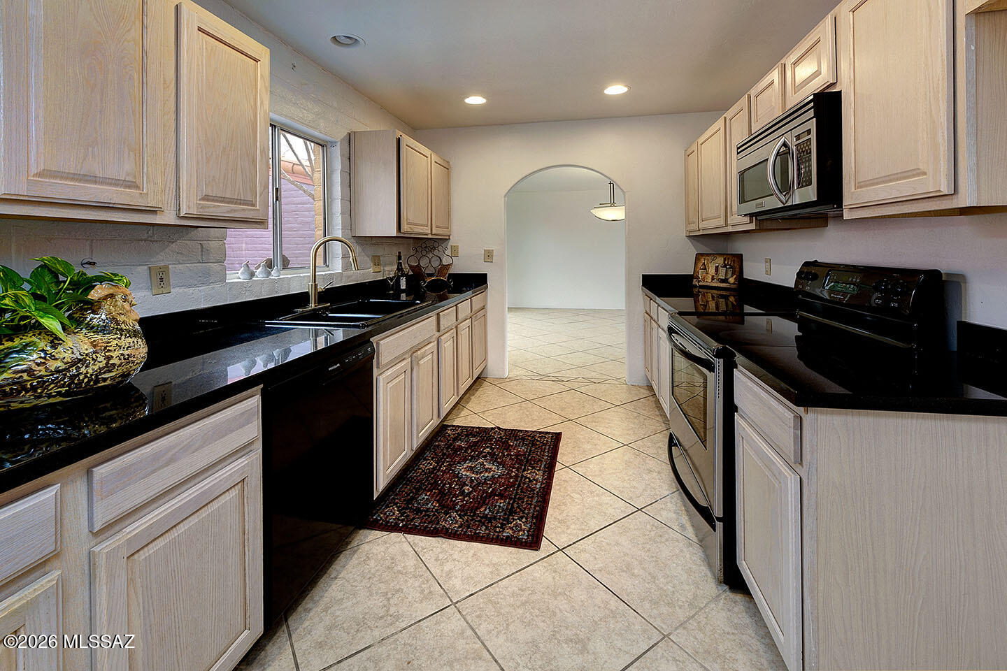 724 West Roller Coaster Road Tucson, AZ 85704 - Photo 9 of 29 Gallery Image 9