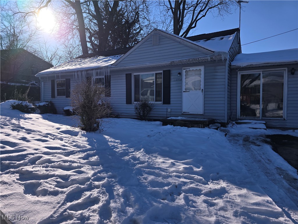 1516 Scenic Way Akron, OH 44310 - Photo 1 of 10 View of front of house