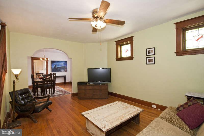 3024 Beverly Road Baltimore, MD 21214 - Photo 4 of 30 Living Room