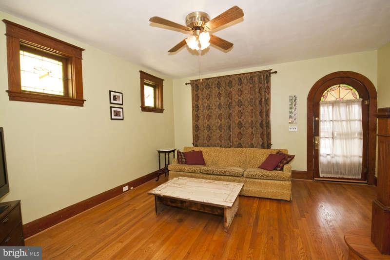 3024 Beverly Road Baltimore, MD 21214 - Photo 5 of 30 Living Room