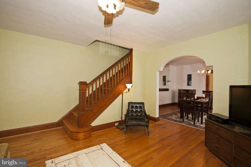 3024 Beverly Road Baltimore, MD 21214 - Photo 6 of 30 Living Room
