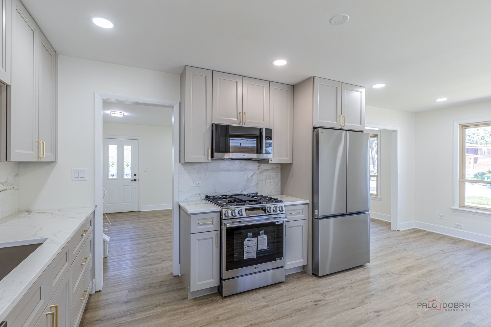 308 Wheeling Avenue Wheeling, IL 60090 - Photo 12 of 20