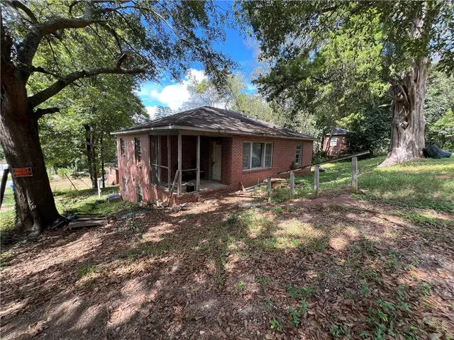 a view of a house with yard and tree s