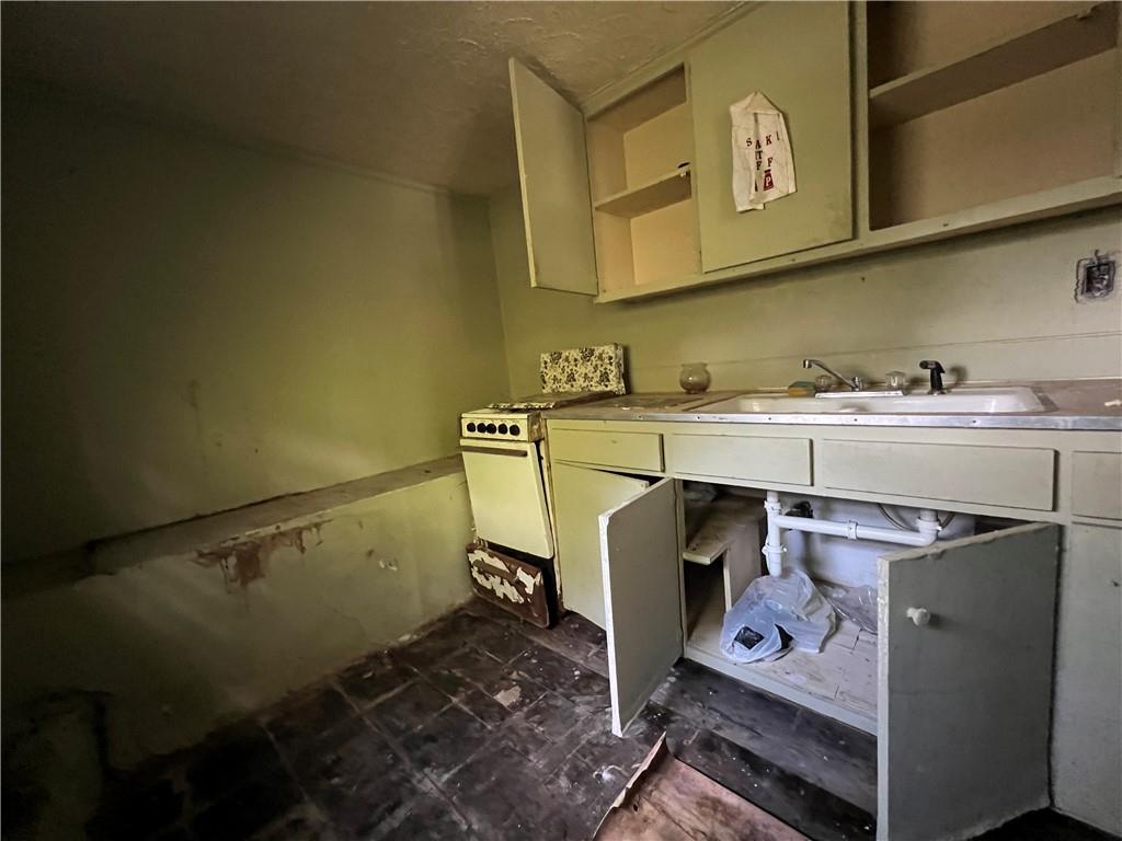 3 Kent Court Columbus, GA 31903 - Photo 7 of 10 a utility room with dryer and washer
