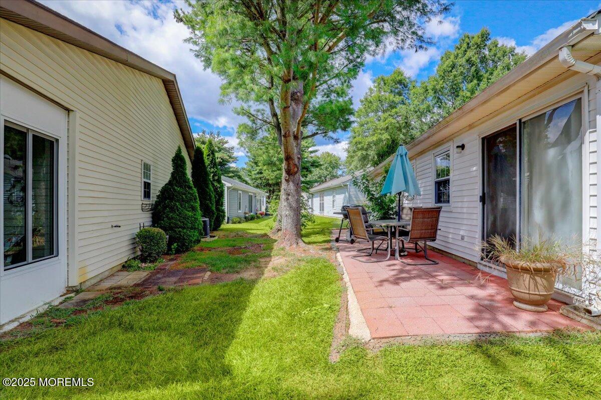 5 Jaffreyton Close Freehold, NJ 07728 - Photo 6 of 39 a view of a backyard with chairs and a table