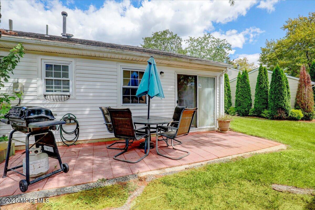 5 Jaffreyton Close Freehold, NJ 07728 - Photo 7 of 39 a view of a patio with table and chairs near a yard