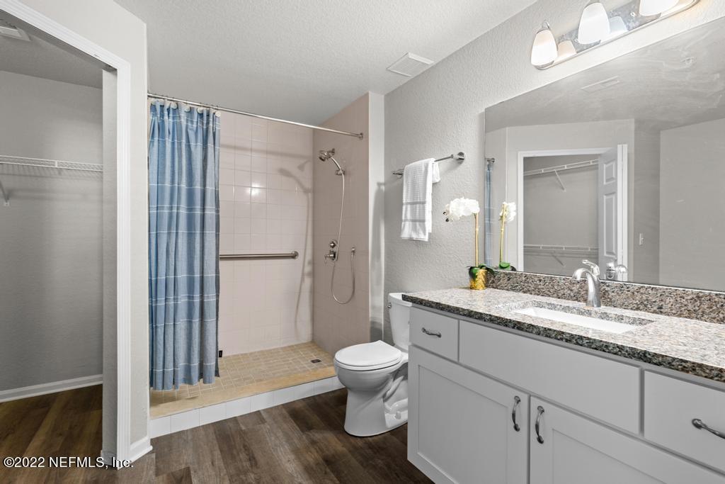 8550 Touchton Road, Unit 1811 Jacksonville, FL 32216 - Photo 20 of 44 Master Bath