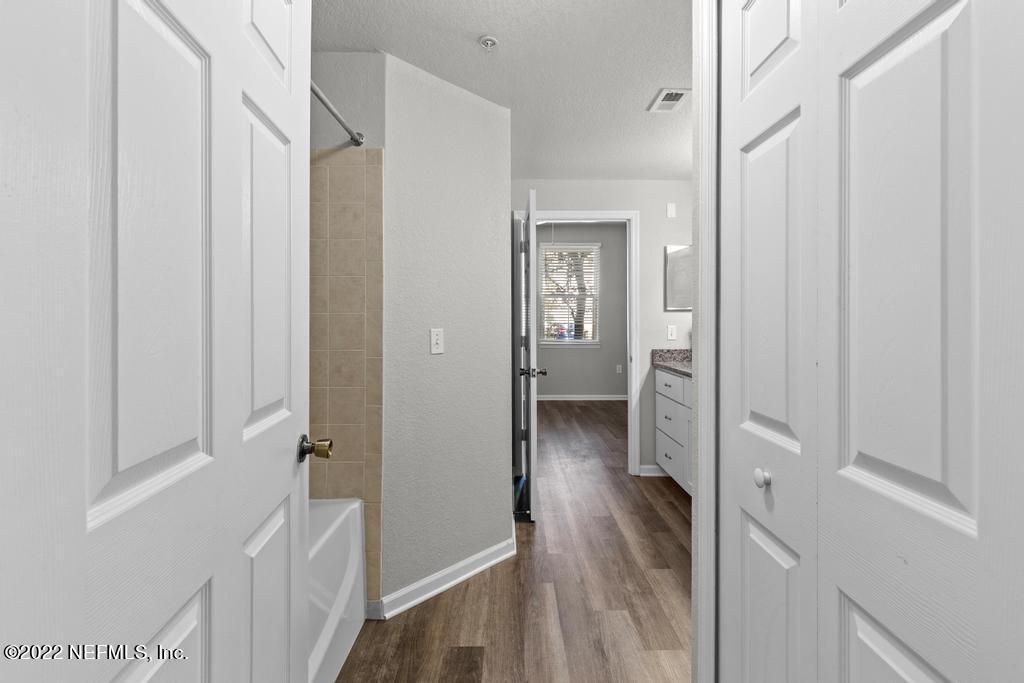 8550 Touchton Road, Unit 1811 Jacksonville, FL 32216 - Photo 28 of 44 2nd bathroom