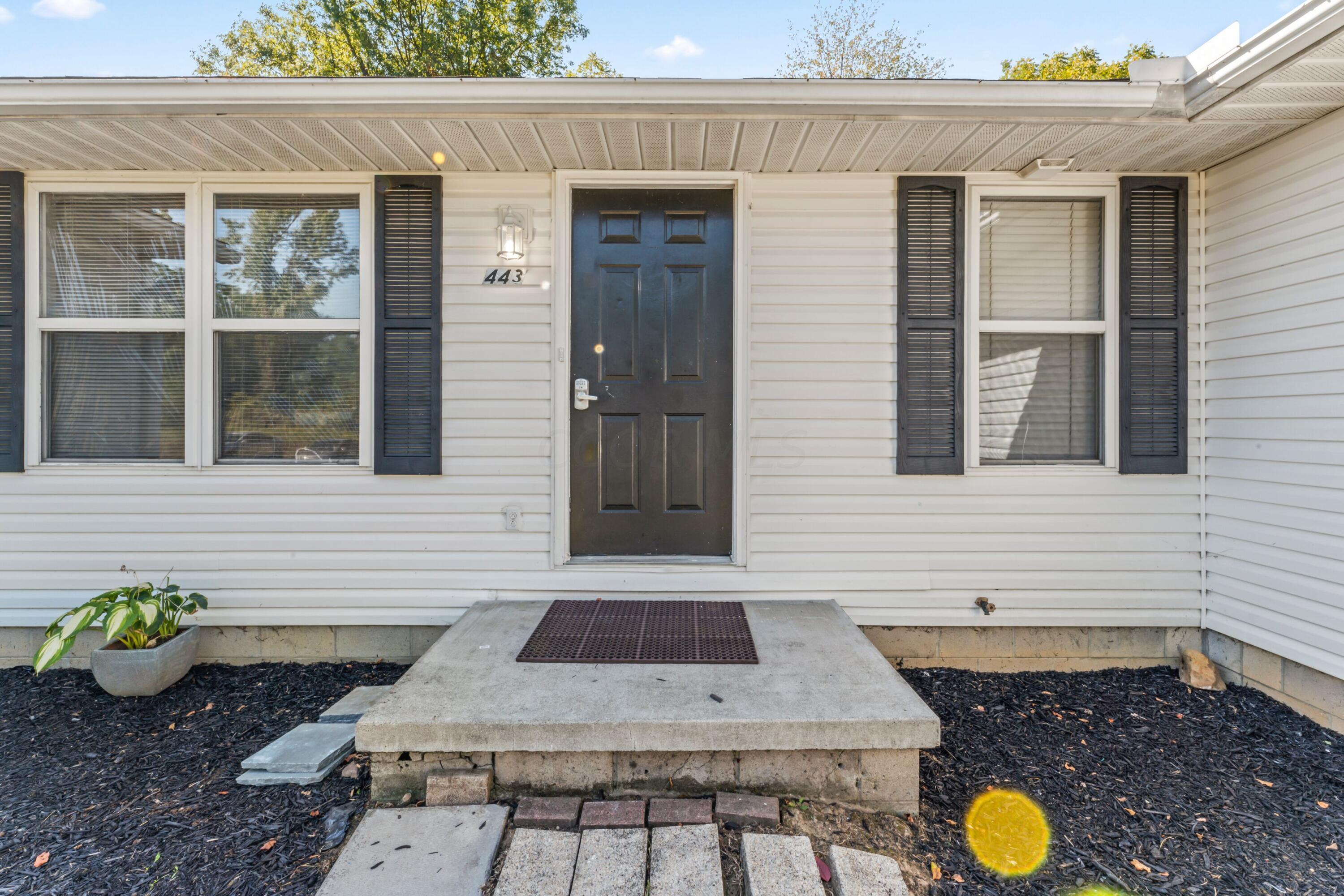 443 South Waggoner Road Reynoldsburg, OH 43068 - Photo 2 of 42 DSC06917 (1)