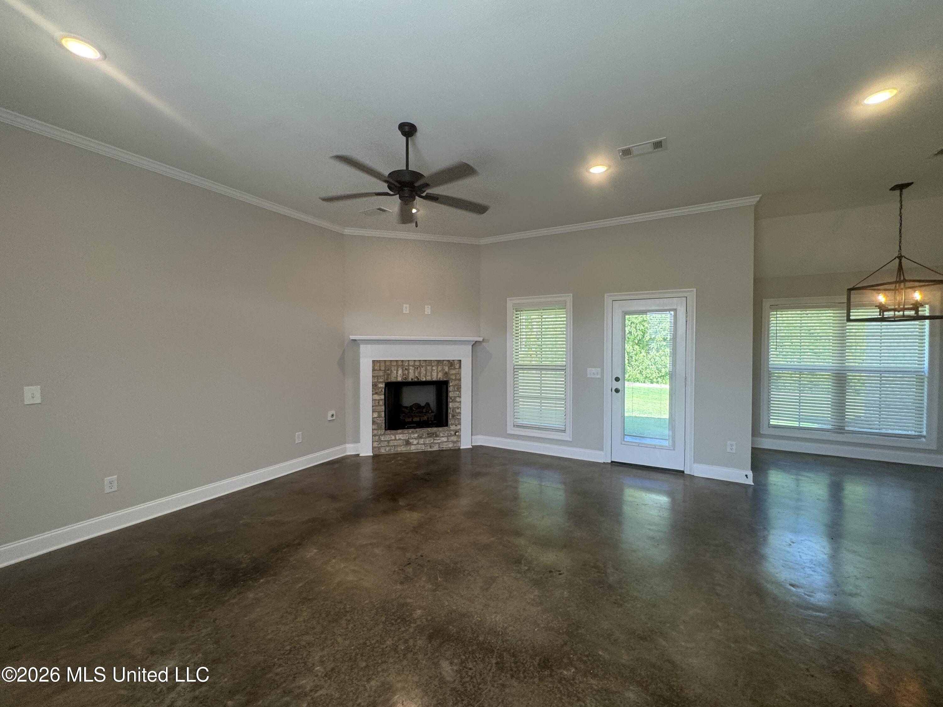 102 Rotherfield Place Canton, MS 39046 - Photo 2 of 20 IMG_4121