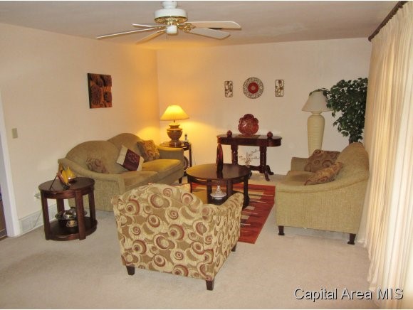 32 Providence Lane Springfield, IL 62711 - Photo 3 of 19