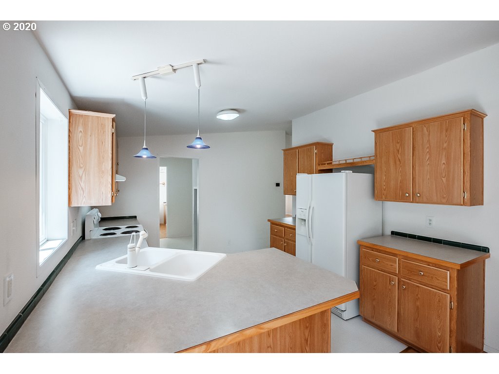 2702 Northwest Oak Grove Loop Albany, OR 97321 - Photo 14 of 32 Gallery Image 14